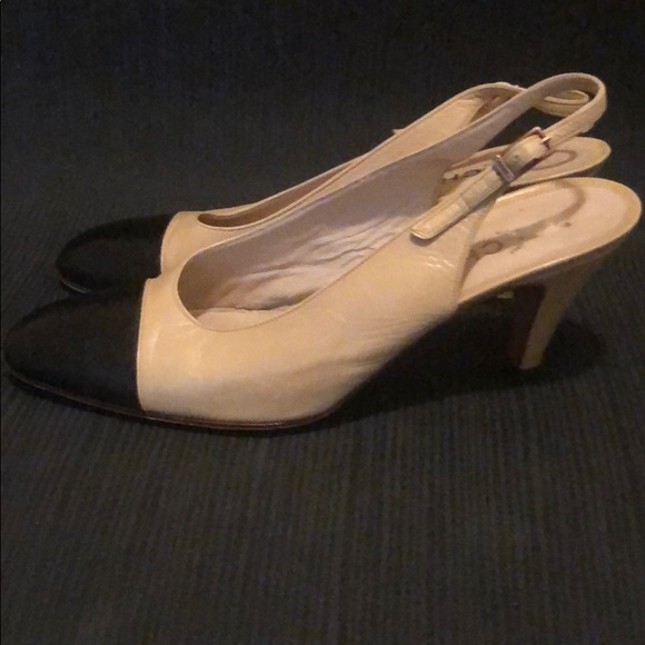 Authentic Chanel classic heels - Picture 3 of 13